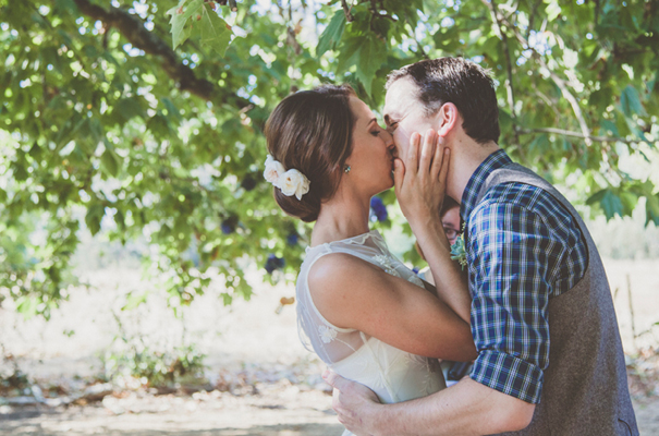 DIY-country-rustic-backyard-weding-inspiration-short-lace-dress-blue-green-yellow37
