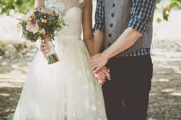 DIY-country-rustic-backyard-weding-inspiration-short-lace-dress-blue-green-yellow38