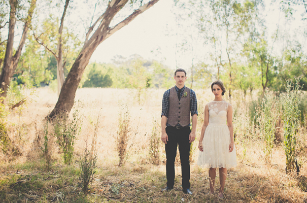 DIY-country-rustic-backyard-weding-inspiration-short-lace-dress-blue-green-yellow39
