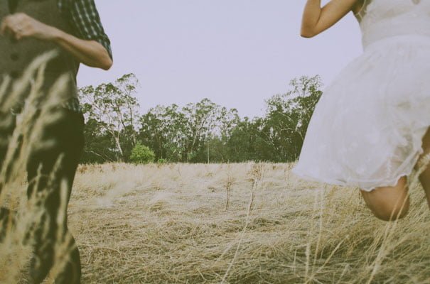Rustic-backyard-weding-inspiration-short-lace-dress-blue-green-yellow19