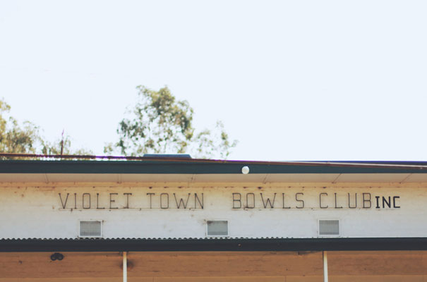 Rustic-backyard-weding-inspiration-short-lace-dress-blue-green-yellow2