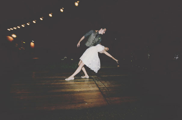 Rustic-backyard-weding-inspiration-short-lace-dress-blue-green-yellow20