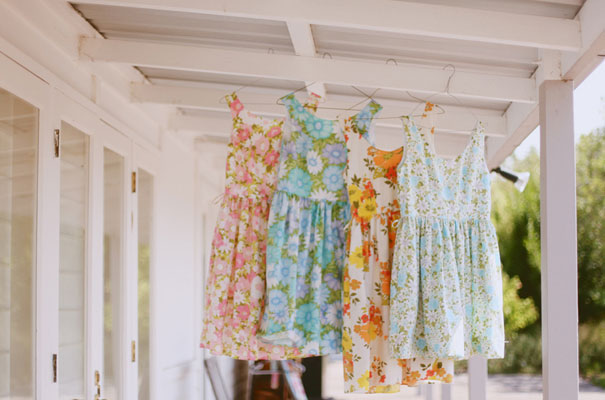 Rustic-backyard-weding-inspiration-short-lace-dress-blue-green-yellow6