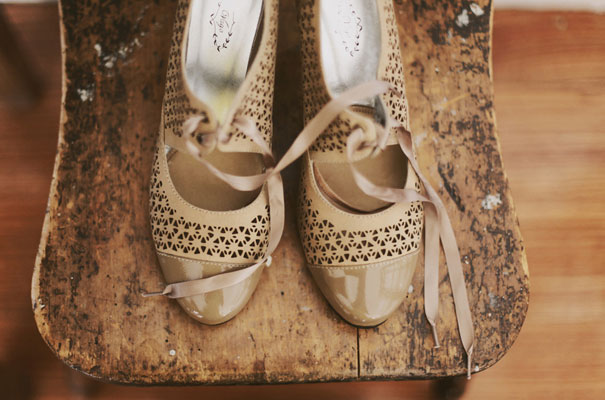 Rustic-backyard-weding-inspiration-short-lace-dress-blue-green-yellow7