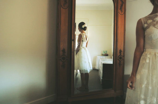 Rustic-backyard-weding-inspiration-short-lace-dress-blue-green-yellow8