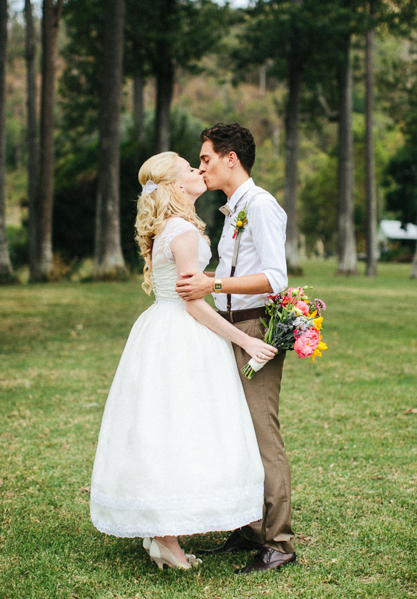 country-DIY-bunting-wedding-barn-winery-qld-julian-beattie-retro-vintage-bride