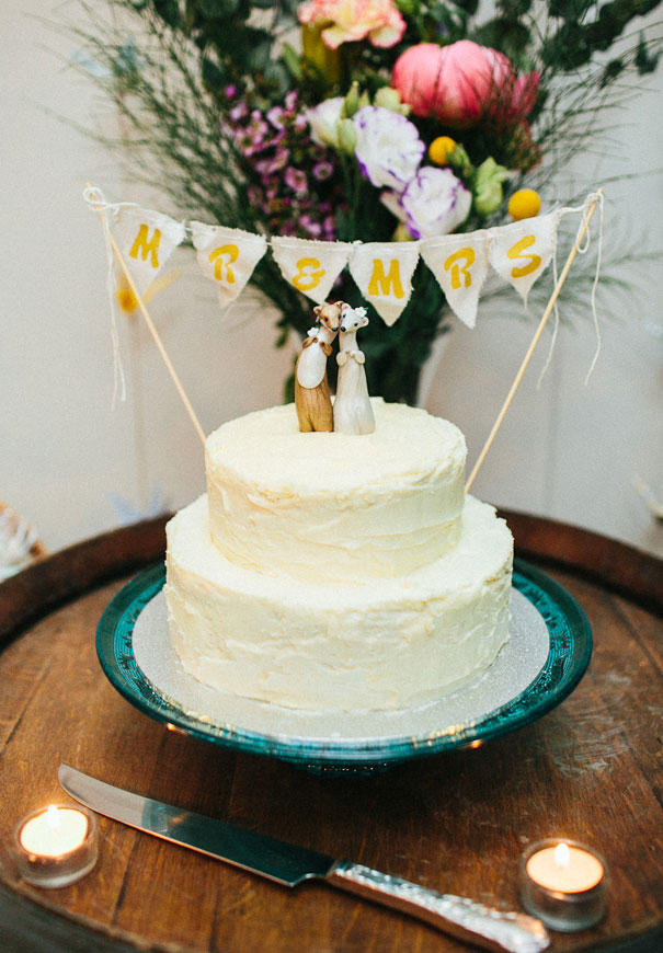 country-DIY-bunting-wedding-barn-winery-qld-julian-beattie-retro-vintage-bride12