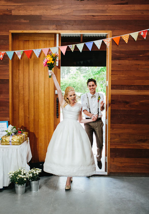 country-DIY-bunting-wedding-barn-winery-qld-julian-beattie-retro-vintage-bride13