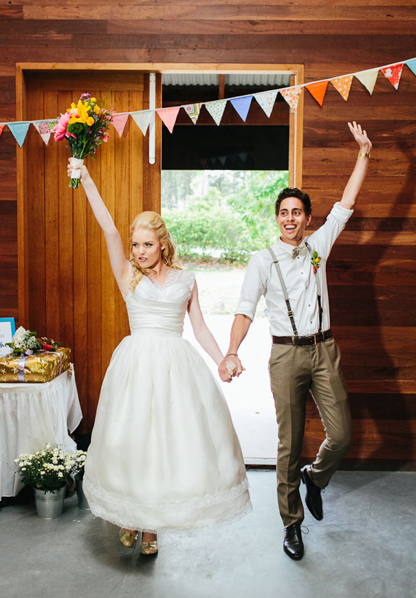 country-DIY-bunting-wedding-barn-winery-qld-julian-beattie-retro-vintage-bride15