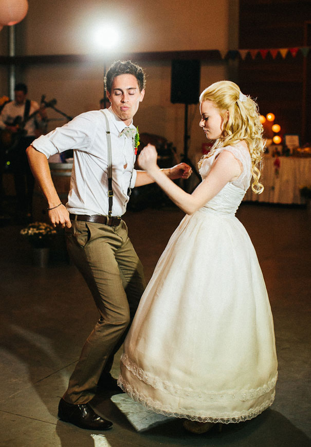 country-DIY-bunting-wedding-barn-winery-qld-julian-beattie-retro-vintage-bride22