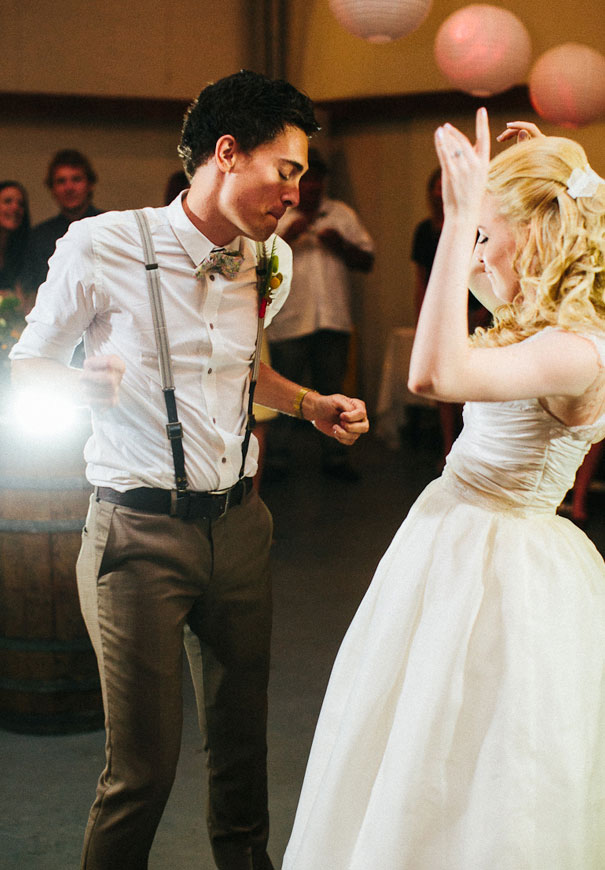 country-DIY-bunting-wedding-barn-winery-qld-julian-beattie-retro-vintage-bride23