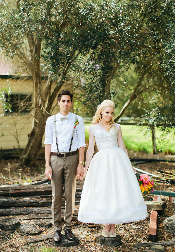 country-DIY-bunting-wedding-barn-winery-qld-julian-beattie-retro-vintage-bride4
