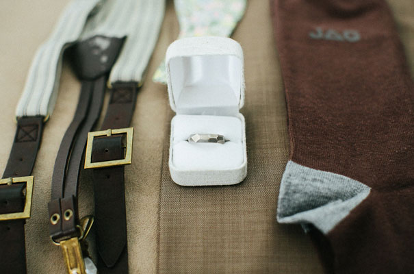 cute-DIY-bunting-wedding-barn-winery-qld-julian-beattie-retro-vintage-bride