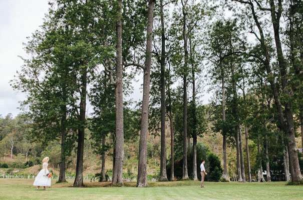 cute-DIY-bunting-wedding-barn-winery-qld-julian-beattie-retro-vintage-bride10