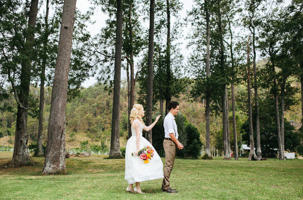 cute-DIY-bunting-wedding-barn-winery-qld-julian-beattie-retro-vintage-bride11