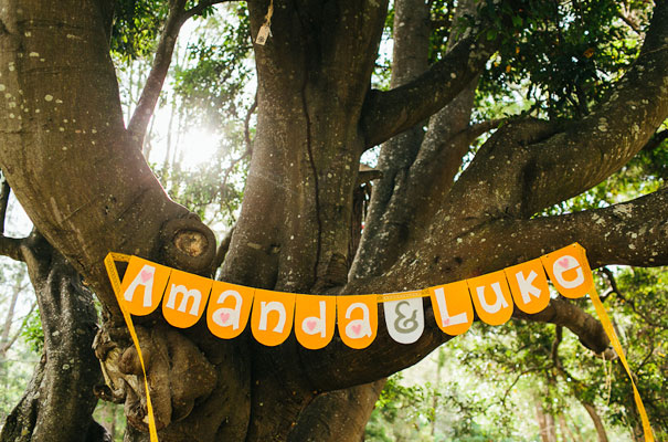 cute-DIY-bunting-wedding-barn-winery-qld-julian-beattie-retro-vintage-bride30