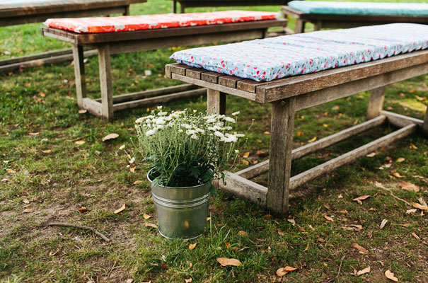 cute-DIY-bunting-wedding-barn-winery-qld-julian-beattie-retro-vintage-bride31