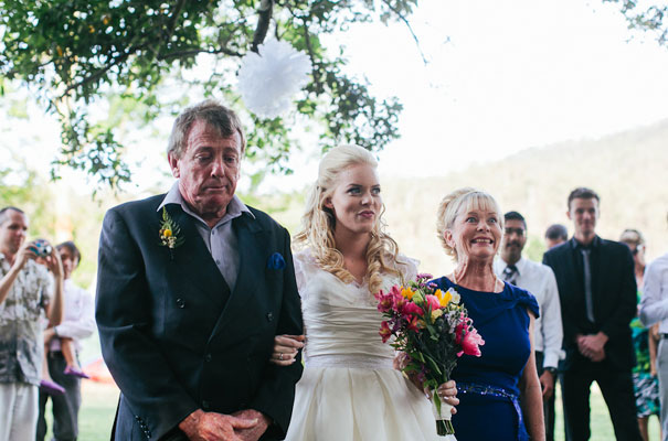 cute-DIY-bunting-wedding-barn-winery-qld-julian-beattie-retro-vintage-bride38