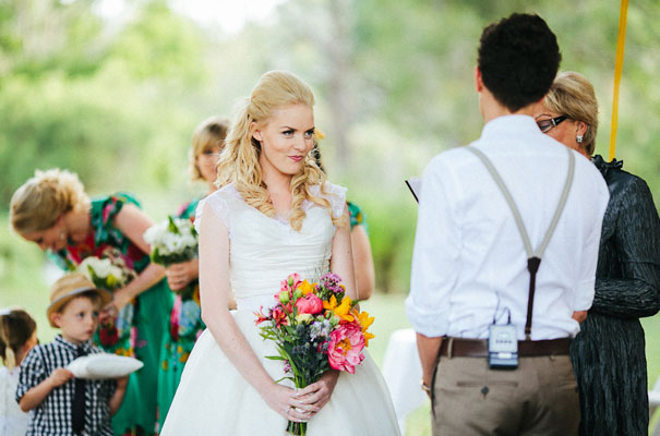 cute-DIY-bunting-wedding-barn-winery-qld-julian-beattie-retro-vintage-bride40