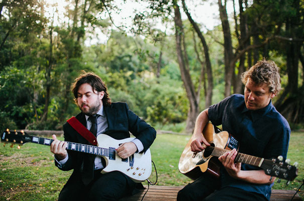 cute-DIY-bunting-wedding-barn-winery-qld-julian-beattie-retro-vintage-bride45