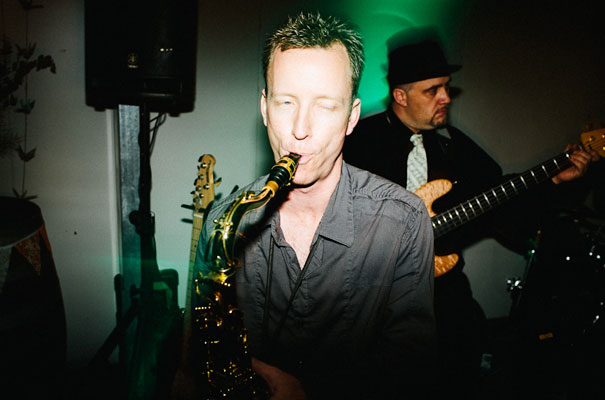 cute-DIY-bunting-wedding-barn-winery-qld-julian-beattie-retro-vintage-bride66