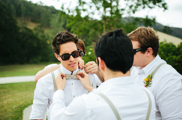 cute-DIY-bunting-wedding-barn-winery-qld-julian-beattie-retro-vintage-bride8