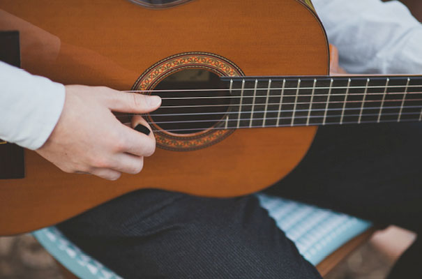 loz-shock-tee-pee-country-wedding-DIY-rock-n-roll-bride26