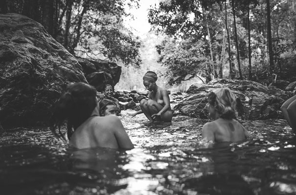 rock-n-roll-bride-hippy-boho-wedding-forest-creek-flower-inspiration10