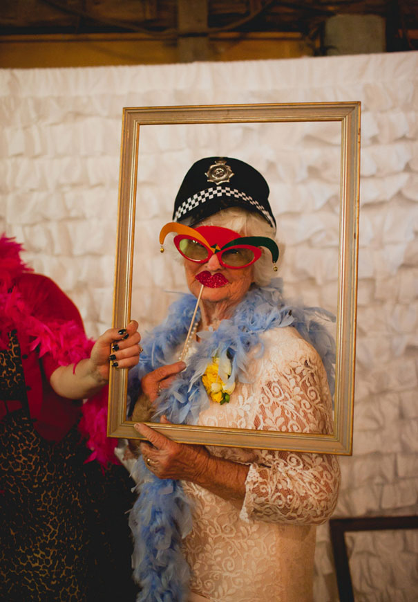 boomerang-farm-country-wedding-queensland-kombi-DIY-barn16