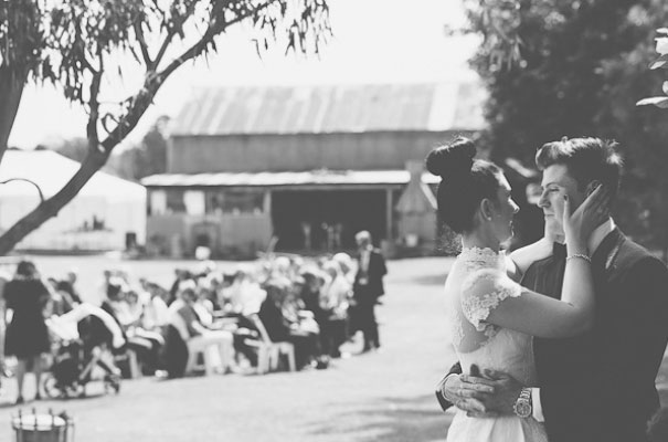 driftwood-shed-country-wedding-rock-n-roll-bride9