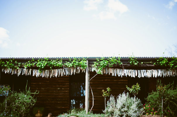 the-wanderers-daisies-boho-bride-country-hippie-wedding-farm-inspiration10