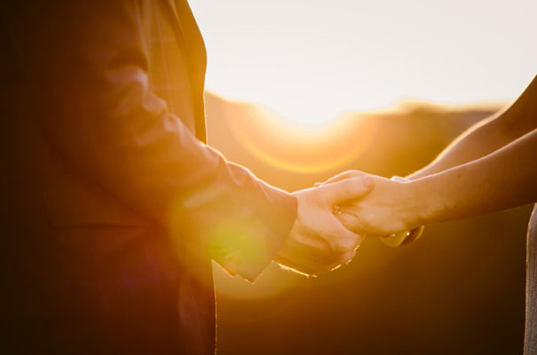 the-wanderers-daisies-boho-bride-country-hippie-wedding-farm-inspiration39