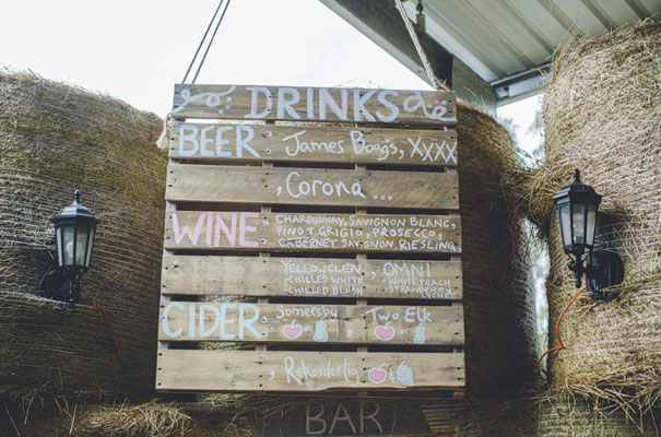 TAS-country-wedding-hay-bales-diy-ideas35