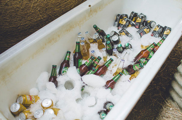 TAS-country-wedding-hay-bales-diy-ideas58