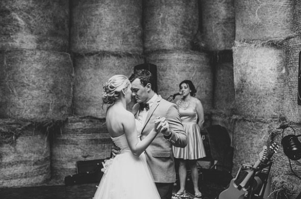 TAS-country-wedding-hay-bales-diy-ideas69