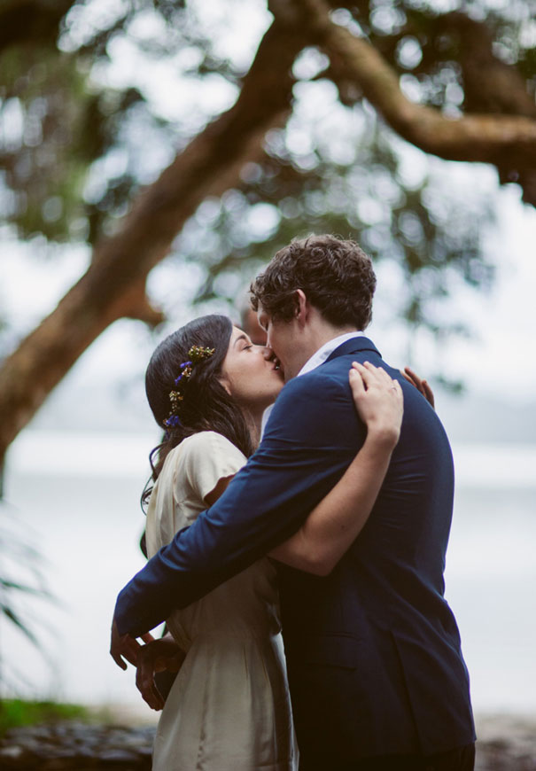 _blue-suitport-macquarie-wedding-vintage-bride-floral-crown25