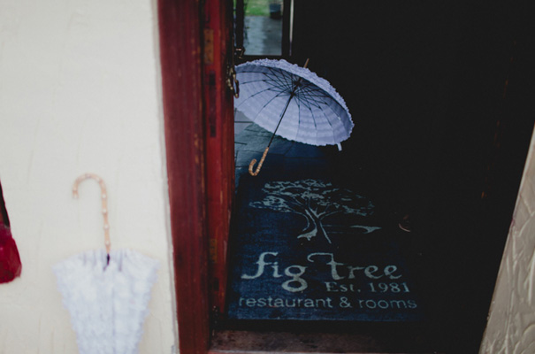 vicky-lee-queensland-wedding-photographer-just-married-sign11