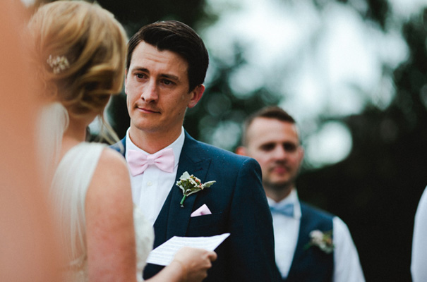 vicky-lee-queensland-wedding-photographer-just-married-sign25