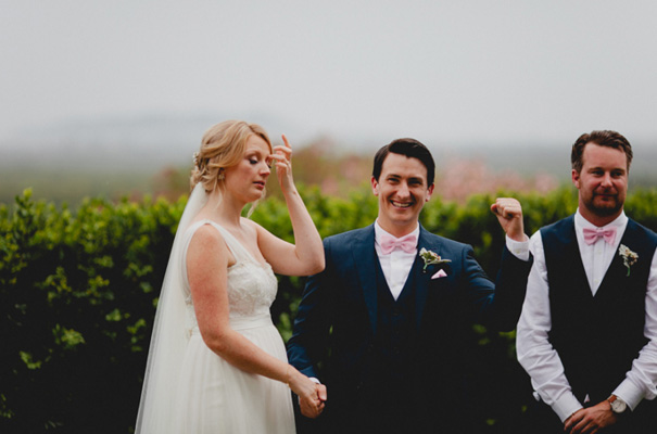 vicky-lee-queensland-wedding-photographer-just-married-sign28