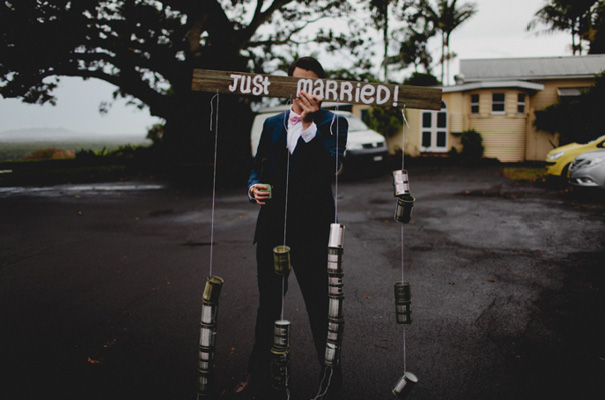 vicky-lee-queensland-wedding-photographer-just-married-sign29