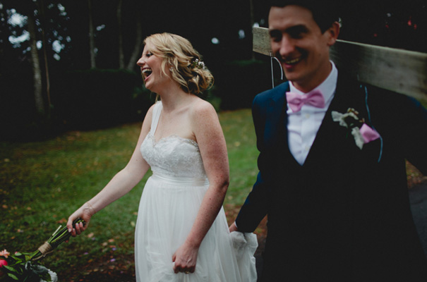 vicky-lee-queensland-wedding-photographer-just-married-sign38