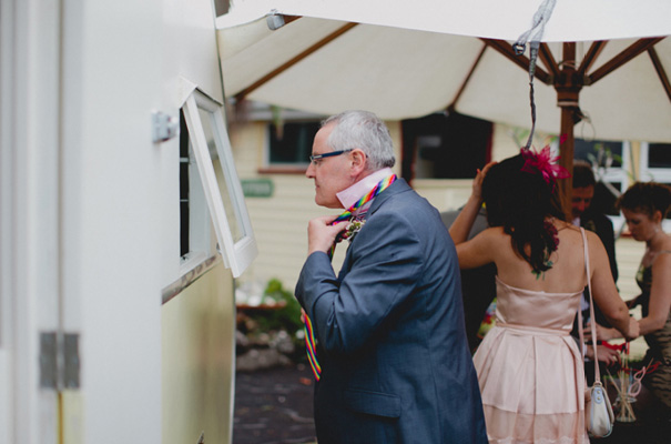 vicky-lee-queensland-wedding-photographer-just-married-sign43