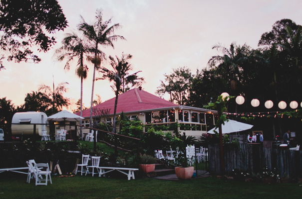 vicky-lee-queensland-wedding-photographer-just-married-sign56
