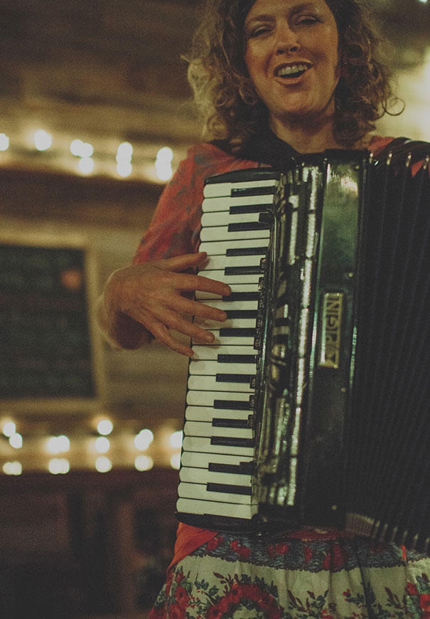 melbourne-wedding-photographer-Gum-Gully-Farm-Dandenong-Ranges10-copy