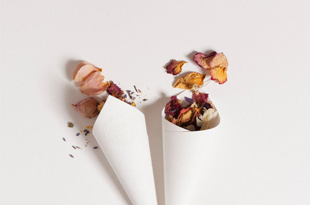 hand-drawn-stationery-wedding-invitation-confetti-advenutres-of4