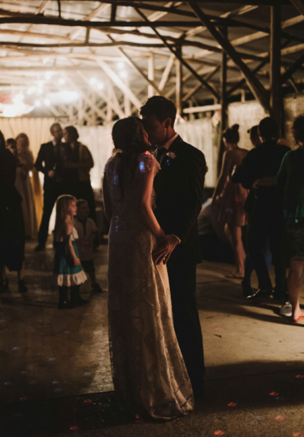 cake-sunflower-Victoria-country-wedding-diy-paper-hearts-photographer-gypsy-bride511