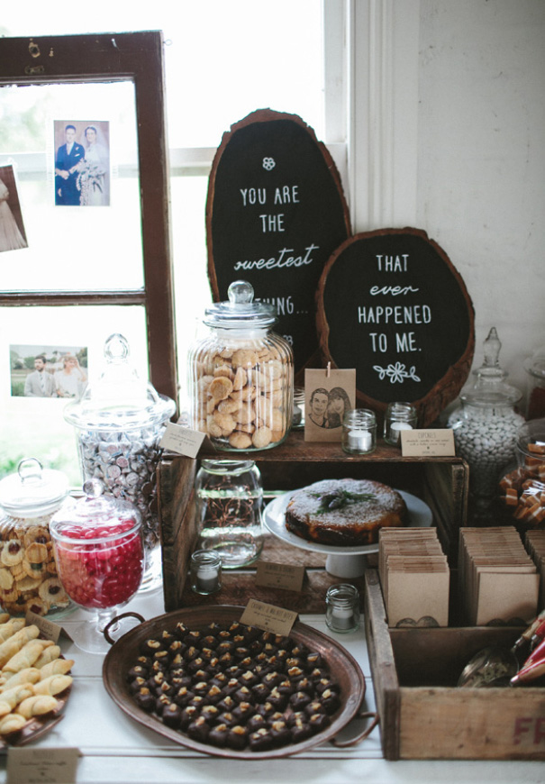 james-frost-red-roses-Mindaribba-House-wedding-tocal-bride2