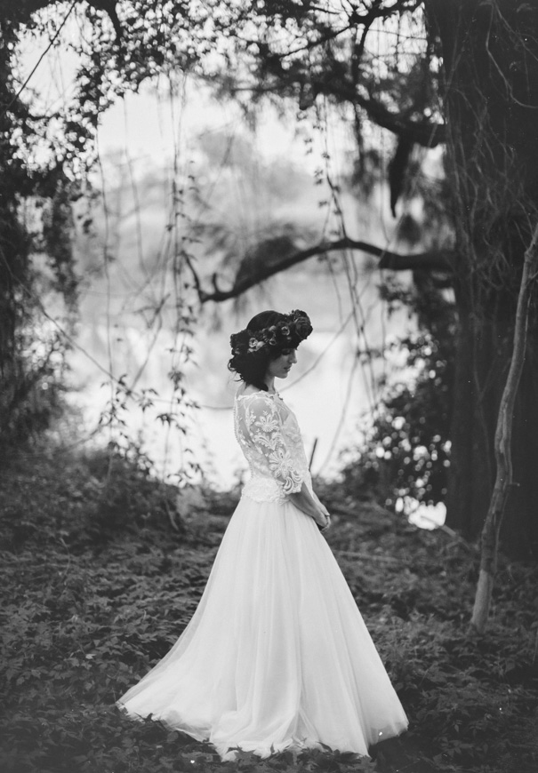 james-frost-red-roses-Mindaribba-House-wedding-tocal-bride6