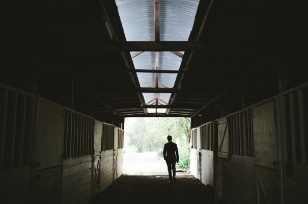 james-frost-red-roses-Mindaribba-House-wedding18