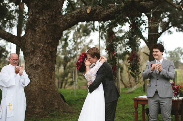 james-frost-red-roses-Mindaribba-House-wedding34